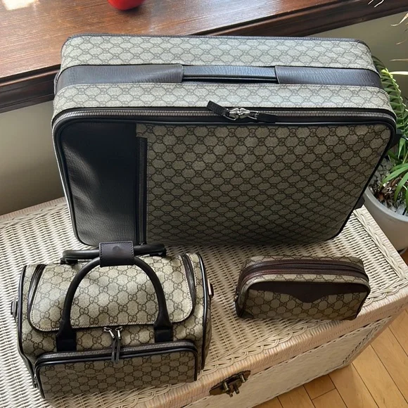 🦁 Gucci GG Supreme Travel Set - Picture 12 of 17